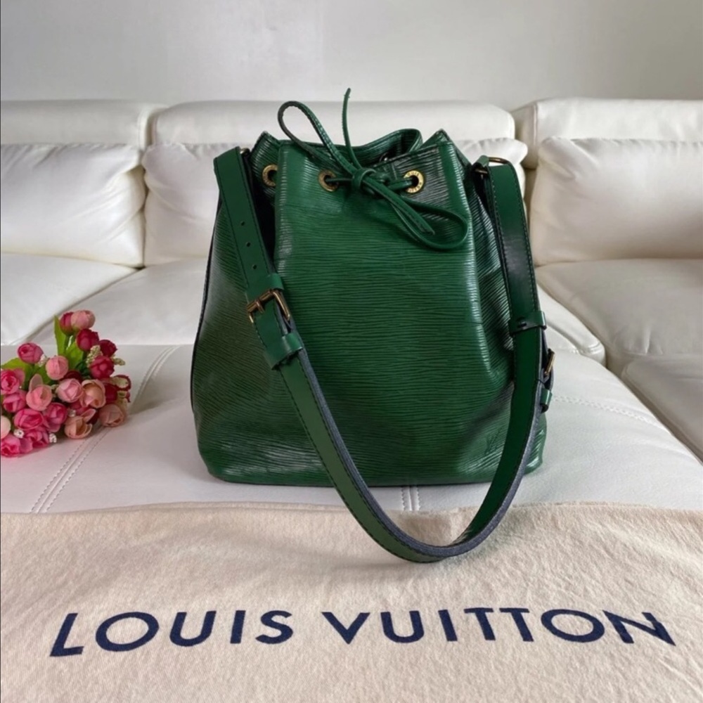 🔥✨Authentic Louis Vuitton Petit Noe Shoulder Bag✨💎